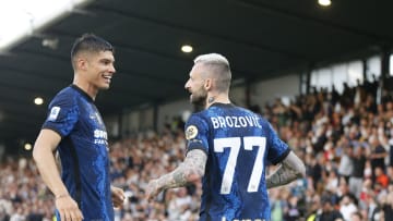 Brozovic festeggiato da Correa
