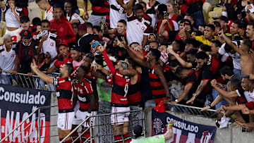 Sintonia: Gabigol abriu o placar no Maracanã e foi comemorar com a torcida