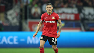 O meia estava defendendo o Bayer Leverkusen, da Alemanha