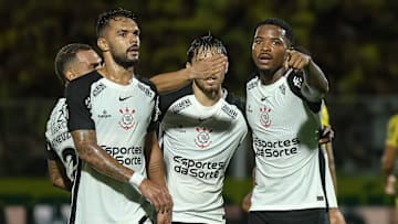Corinthians busca se afastar do Z-4 no Brasileirão