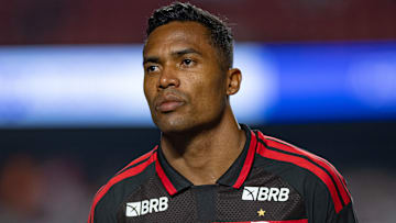 Alex Sandro se machuca e vira desfalque no Flamengo e na Seleção 