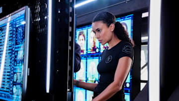 “Open Season” – 20-Squad must race to uncover a dangerous enemy intent on revenge. Also, Deacon and Tan butt heads over Tan’s changes to SWAT academy, on S.W.A.T., Friday, Jan. 31 (10:00-11:00 PM, ET/PT) on the CBS Television Network, and streaming on Paramount+. Series star Jay Harrington directs. Pictured: Annie Ilonzeh as Devin Gamble. Photo: Bill Inoshita/Sony Pictures Television/CBS Broadcasting, Inc. All Rights Reserved.