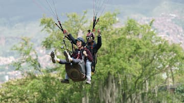 “Those Who Wander Are Not Lost” – Teams paraglide their way to the start of this leg in Medellín, Colombia where they must choose between detours ‘getting in sync’ or ‘decoding a rebus puzzle,’ on THE AMAZING RACE, Wednesday, April 3 (9:30-11:00 PM, ET/PT) on the CBS Television Network, and streaming on Paramount+ (live and on-demand for Paramount+ with SHOWTIME subscribers, or on-demand for Paramount+ Essential subscribers the day after the episode airs)*. Pictured: Melissa Main. Photo: Kit
