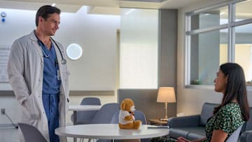 DOC: L-R: Jon Ecker and Anya Banerjee in the “Man Plans” episode of DOC airing Tuesday, Feb. 25 (9:00-10:00 PM ET/PT) on FOX. CR: FOX. ©2025 FOX Media LLC.