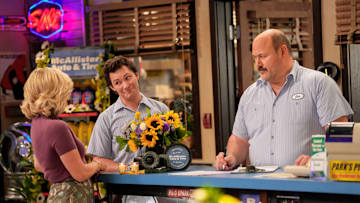“McAllister Auto Loves the Ladies” – Jim feels ganged up on when Georgie and Audrey make changes to the tire store, and Mandy helps Georgie navigate a fight between her parents, on GEORGIE & MANDY’S FIRST MARRIAGE, Thursday, March 6 (8:00-8:31 PM, ET/PT) on the CBS Television Network, and streaming on Paramount+ (live and on-demand for Paramount+ with SHOWTIME subscribers, or on-demand for Paramount+ Essential subscribers the day after the episode airs)*. Pictured (L-R):Rachel Bay Jones as