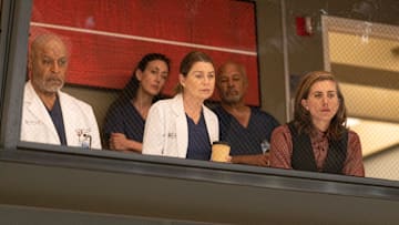 GREYÕS ANATOMY - ÒNo Time to DieÓ Ð The Grey Sloan Memorial doctors grapple with the aftermath of the car crash that involved some of their own, while Meredith works to save Dr. HamiltonÕs life. After Levi is severely impacted from his latest loss, Bailey is forced to once again rethink the Webber Method. Later, Link confronts Amelia after witnessing her move on with someone new when ÒGreyÕs AnatomyÓ returns THURSDAY, FEB. 24 (9:00-10:01 p.m. EST), on ABC. (ABC/Liliane Lathan)
ELLEN POMPEO, E.R.