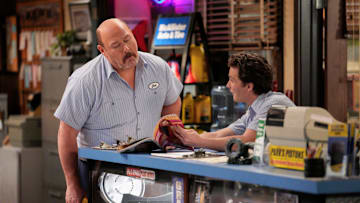 “McAllister Auto Loves the Ladies” – Jim feels ganged up on when Georgie and Audrey make changes to the tire store, and Mandy helps Georgie navigate a fight between her parents, on GEORGIE & MANDY’S FIRST MARRIAGE, Thursday, March 6 (8:00-8:31 PM, ET/PT) on the CBS Television Network, and streaming on Paramount+ (live and on-demand for Paramount+ with SHOWTIME subscribers, or on-demand for Paramount+ Essential subscribers the day after the episode airs)*. Pictured (L-R): Will Sasso as Jim