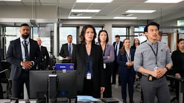 “Heroes” – The team jumps into action when JOC analyst Kelly Moran is taken hostage, on the CBS Original series FBI, Tuesday, Jan. 10 (8:00-9:00 PM, ET/PT) on the CBS Television Network, and available to stream live and on demand on Paramount+. Pictured (L-R): Roshawn Franklin as Agent Hobbs, Alana De La Garza as Special Agent in Charge Isobel Castille, Vedette Lim as Elise Taylor, and James Chen as Ian Lim. Photo: Bennett Raglin/CBS ©2022 CBS Broadcasting, Inc. All Rights Reserved.