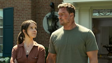 Sonya Cassidy (Susan Duffy), Alan Ritchson (Jack Reacher) in Reacher season 3 - Amazon Prime Video