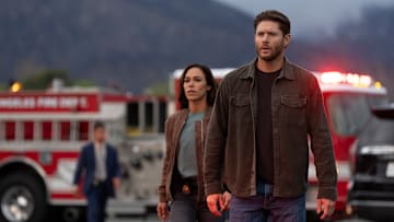 Amber Oliveras (Jessica Camacho) and Mark Meachum (Jensen Ackles) in COUNTDOWN 