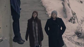 THE HANDMAID’S TALE - “The Handmaid’s Tale” - June reflects on her experiences in Gilead and decides what to do next. (Disney/Steve Wilkie)
ALEXIS BLEDEL, ELISABETH MOSS