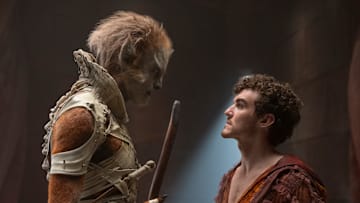 Robert Strange (Eelfinn), Dónal Finn (Mat Cauthon) in The Wheel of Time season 3 finale. Image: Prime Video.