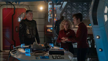 L to R Anson Mount as Capt. Pike, Carol Kane as Pelia and Martin Quinn as Scotty in season 3 , Episode 1 of Strange New Worlds streaming on Paramount+