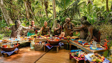 “Doing the Damn Thing” – A mad dash ensues when an opportunity to get ahead in the game lands on the beach. Then, information is a free-for-all when players talk strategy over a reward meal, on SURVIVOR, Wednesday, April 2 (8:00-9:30 PM, ET/PT) on the CBS Television Network, and available to stream on Paramount+* (live and on-demand for Paramount+ with SHOWTIME subscribers, or on-demand for Paramount+ Essential subscribers the day after the episode airs)*. Jeff Probst serves as host and