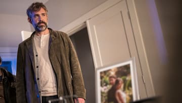 MURDER IN A SMALL TOWN: Rossif Sutherland in the “Prized Possesions” episode of MURDER IN A SMALL TOWN airing Tuesday, Oct. 15 (8:00-9:00PM ET/PT) on FOX. ©2024 Fox Media LLC. CR: Kailey Schwerman/ FOX.