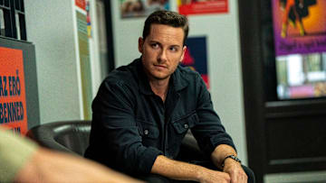“A Leader, Not a Tourist” – The Fly Team is introduced to Supervisory Special Agent Wesley “Wes” Mitchell (new series regular Jesse Lee Soffer) when his partner is shot in Los Angeles and the suspects flee to Budapest, sending Mitchell overseas, on the fourth season premiere of FBI: INTERNATIONAL, Tuesday, Oct. 15 (9:00-10:00 PM, ET/PT) on the CBS Television Network, and streaming on Paramount+ (live and on-demand for Paramount+ with SHOWTIME subscribers, or on-demand for Paramount+ Essential