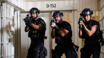 “Life” – 20-Squad faces down a prison hostage situation, only to be thrown into deeper danger when a bomb explodes, freeing maximum-security prisoners from their cells, including someone with a personal grudge against Hondo, on S.W.A.T., Friday, Nov. 1 (8:00-9:00 PM, ET/PT) on the CBS Television Network, and streaming on Paramount+ (live and on-demand for Paramount+ with SHOWTIME subscribers, or on-demand for Paramount+ Essential subscribers the day after the episode airs)*. Pictured (L-R):