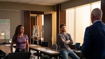 Mark Meachum (Jensen Ackles) and Amber Oliveras (Jessica Camacho) in COUNTDOWN Photo: ELIZABETH MORRIS © AMAZON CONTENT SERVICES LLC