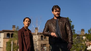Amber Oliveras (Jessica Camacho) and Mark Meachum (Jensen Ackles)  in COUNTDOWN Photo: ELIZABETH MORRIS © AMAZON CONTENT SERVICES LLC