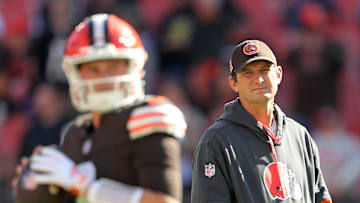 Browns offensive coordinator Ken Dorsey, right, watches as new quarterback Bailey Zappe warms up before a game, Sunday, Oct. 27, 2024, in Cleveland.