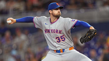 Sep 27, 2025; Miami, Florida, USA;  New York Mets pitcher Clay Holmes (35) pitches against the Miami Marlins in the first inning at loanDepot Park. Mandatory Credit: Jim Rassol-Imagn Images