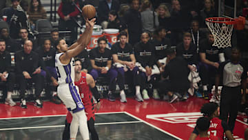 Keegan Murray shoots the ball