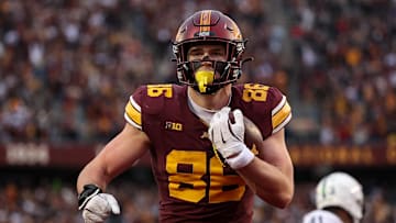 Nov 23, 2024; Minneapolis, Minnesota, USA; Minnesota Golden Gophers tight end Jameson Geers (86) catches a pass for a touchdown against the Penn State Nittany Lions during the second quarter at Huntington Bank Stadium. Mandatory Credit: Matt Krohn-Imagn Images
