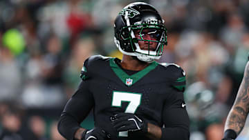 New York Jets defensive end Haason Reddick (7) looks on during pregame warmups for their game against the Houston Texans at MetLife Stadium. Mandatory Credit: Ed Mulholland-Imagn Images
