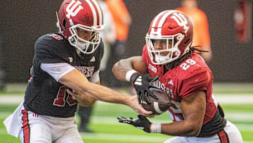 Indiana's Lee Beebe Jr. (29) takes the handoff during spring football practice on Tuesday, April 8, 2025.