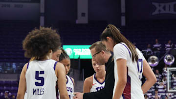 Mark Campbell talking up plays on a timeout