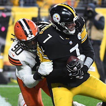 Jan 3, 2022; Pittsburgh, Pennsylvania, USA; Cleveland Browns defensive end Jadeveon Clowney (90) sacks Pittsburgh Steelers quarterback Ben Roethlisberger (7) during the third quarter at Heinz Field. Mandatory Credit: Philip G. Pavely-Imagn Images
