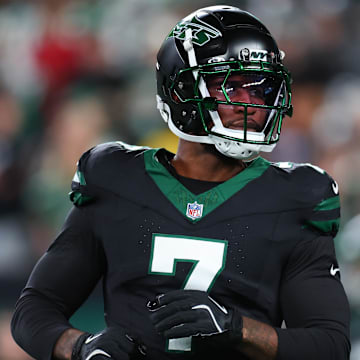 New York Jets defensive end Haason Reddick (7) looks on during pregame warmups for their game against the Houston Texans at MetLife Stadium. Mandatory Credit: Ed Mulholland-Imagn Images
