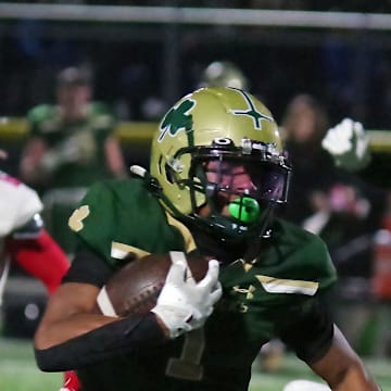 No. 7 Bishop Feehan takes on No. 5 Catholic Memorial on Saturday afternoon at 3:30 p.m. in the Division 2 final round.