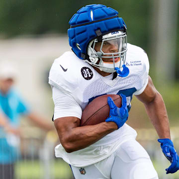 Indianapolis Colts running back Jonathan Taylor (28) takes off on a run Monday, July 28, 2025, during training camp held at Grand Park in Westfield.