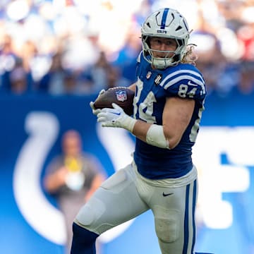 Indianapolis Colts tight end Tyler Warren (84) catches a pass Sunday, Oct. 12, 2025, against the Arizona Cardinals at Lucas Oil Stadium in Indianapolis.