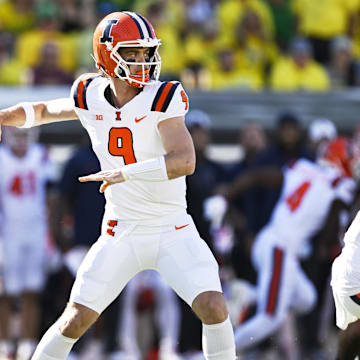 Oct 26, 2024; Eugene, Oregon, USA; Illinois Fighting Illini quarterback Luke Altmyer (9) throws a pass during the first half against the Oregon Ducks at Autzen Stadium. Mandatory Credit: Troy Wayrynen-Imagn Images