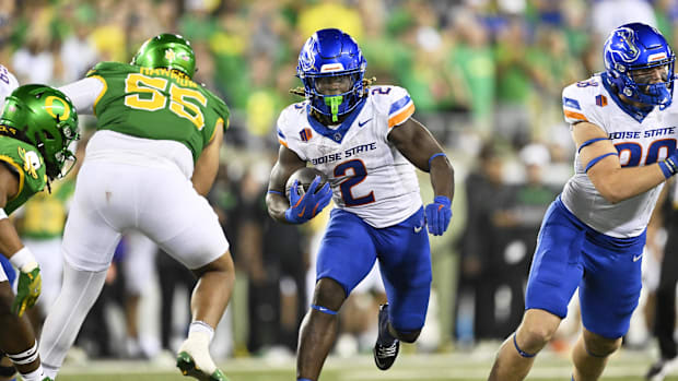 Sep 7, 2024; Eugene, Oregon, USA; Boise State Broncos running back Ashton Jeanty (2) picks up a first down during the second 