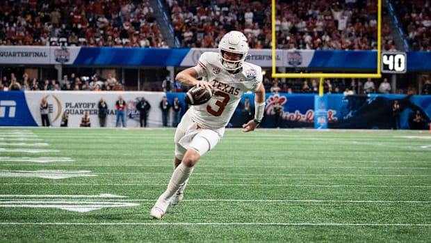 Texas Longhorns quarterback Quinn Ewers (3) runs the ball in to score a touchdown in the fourth quarter as the Texas Longhorn