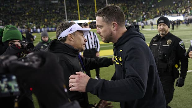  Washington Huskies head coach Jedd Fisch, left, congratulates Oregon Ducks head coach Dan Lanning