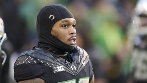 Oregon Ducks running back Jordan James (20) warms up before a game against the Washington Huskies at Autzen Stadium. Mandator