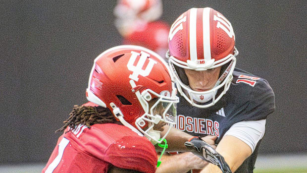 Indiana's Fernando Mendoza (15) makes the handoff during spring football practice