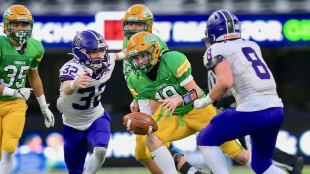 Anacortes linebacker Brock Beaner moves in for a tackle in WIAA Class 2A championship game against Tumwater