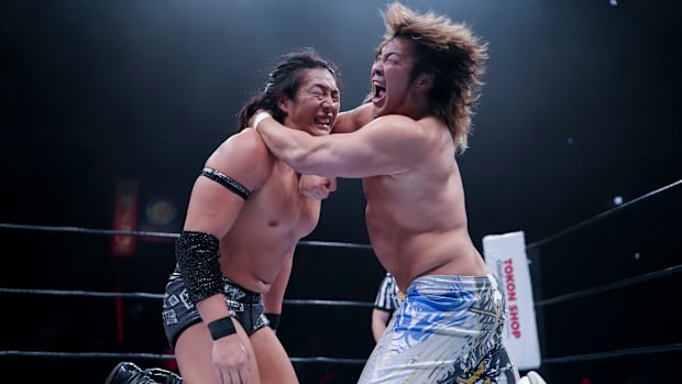 Hiroshi Tanahashi wrestling Konosuke Takeshita at NJPW Windy City Riot 2025 in Chicago.