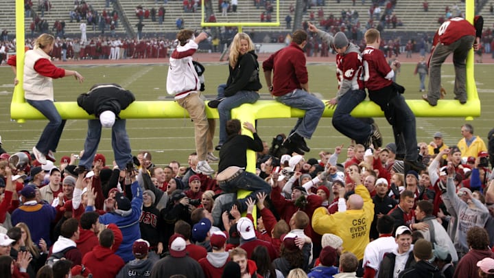 Washington State Cougars v Washington Huskies