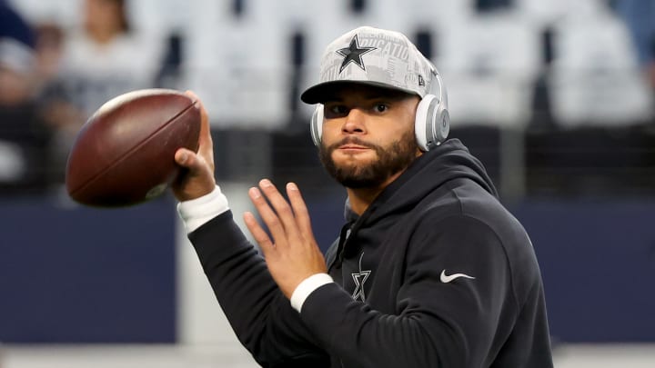 Cowboys fans in panic after photo surfaces of Dak Prescott in a cast