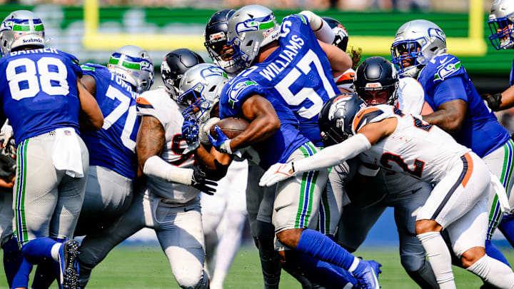 Kenneth Walker III runs the ball for the Seahawks
