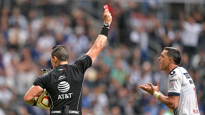 Rogelio Funes Mori se fue expulsado del encuentro.