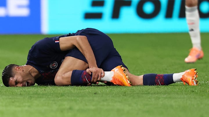 Achraf Hakimi et le PSG connaissent sa durée d'indisponibilité après sa blessure en Ligue des Champions contre le Bayern Munich Achraf Hakimi et le PSG connaissent sa durée d'indisponibilité après sa blessure en Ligue des Champions contre le Bayern Munich