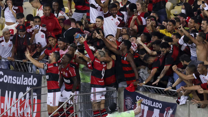 Sintonia: Gabigol abriu o placar no Maracanã e foi comemorar com a torcida