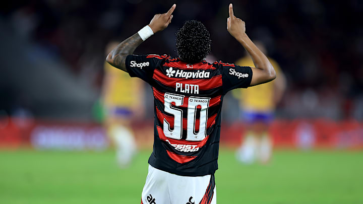 Plata marcou após receber belo passe de Arrascaeta Plata marcou após receber belo passe de Arrascaeta